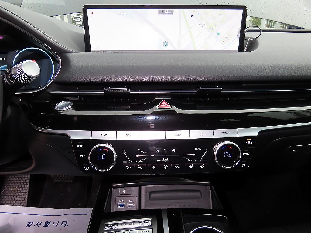 Genesis G80 — photo 14