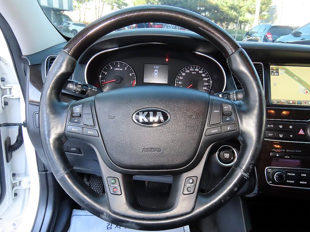 Kia K7 — photo 08