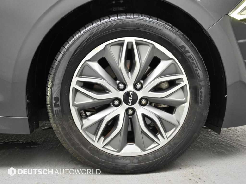 Kia K5 — photo 05