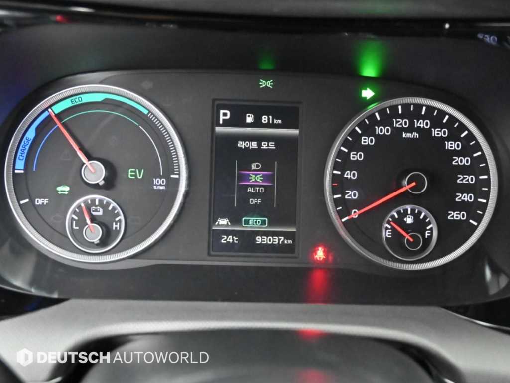 Kia K5 — photo 08