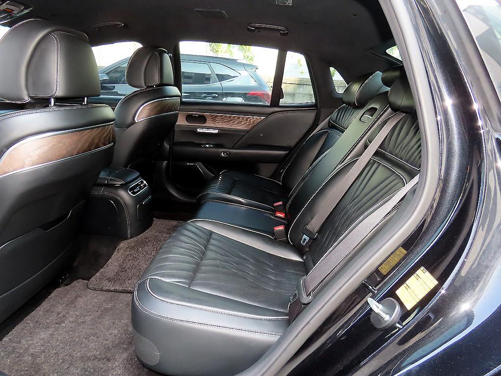 Genesis G90 — photo 06