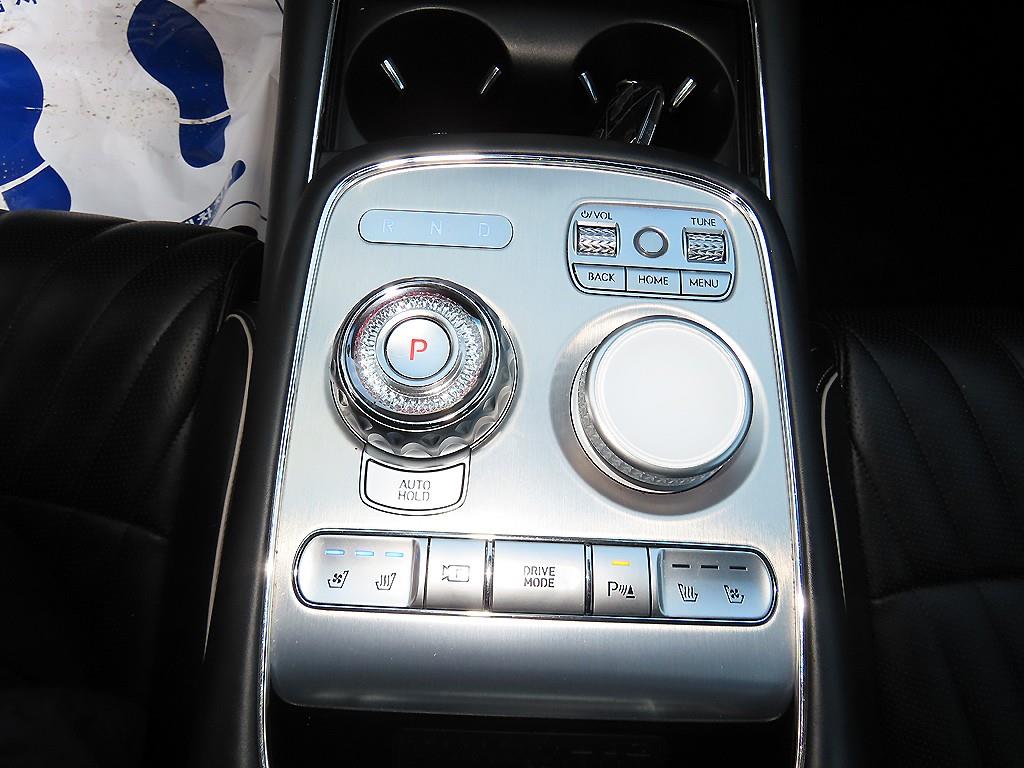 Genesis G90 — photo 11