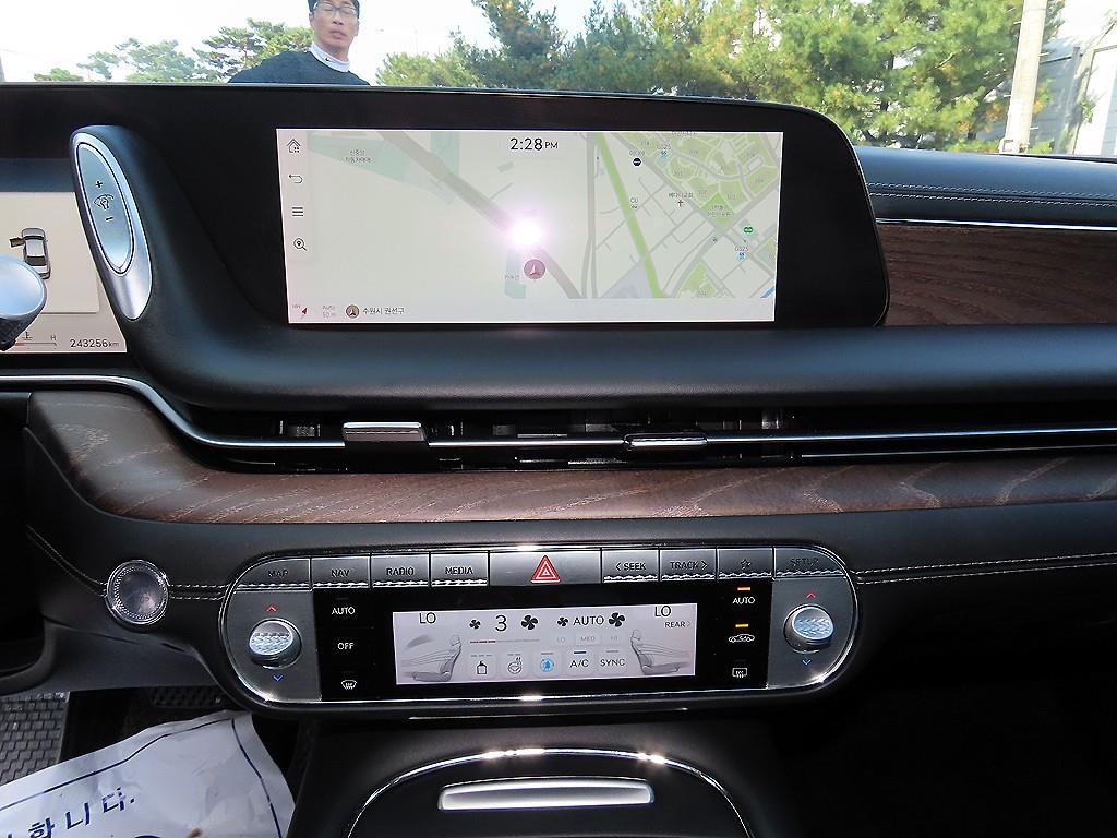 Genesis G90 — photo 14