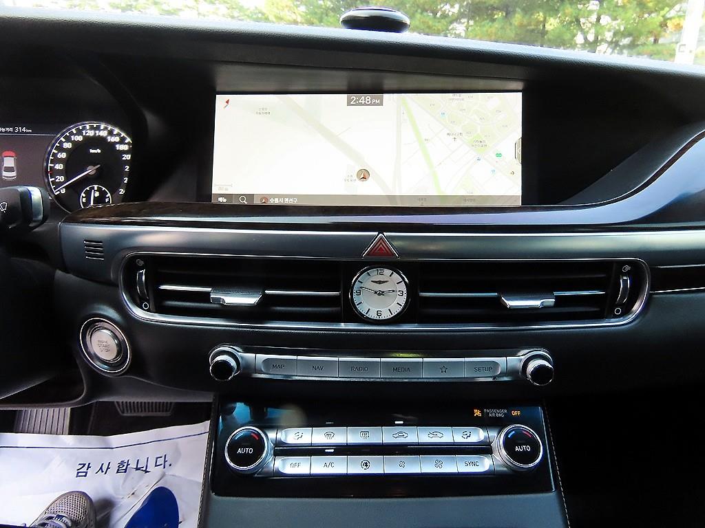 Genesis G90 — photo 13