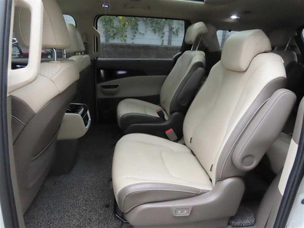 Kia Carnival — photo 08