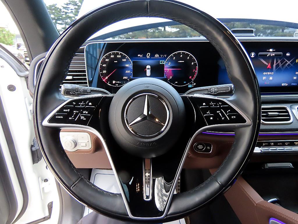 Mercedes-Benz GLS-Class — photo 08