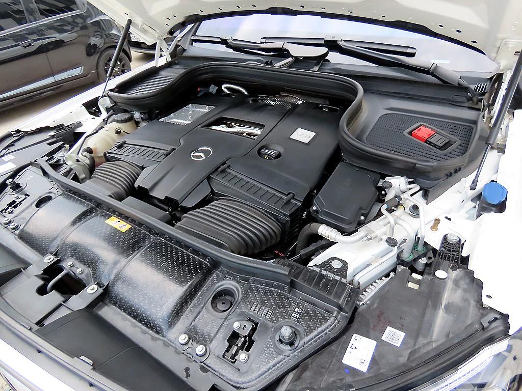 Mercedes-Benz GLS-Class — photo 19