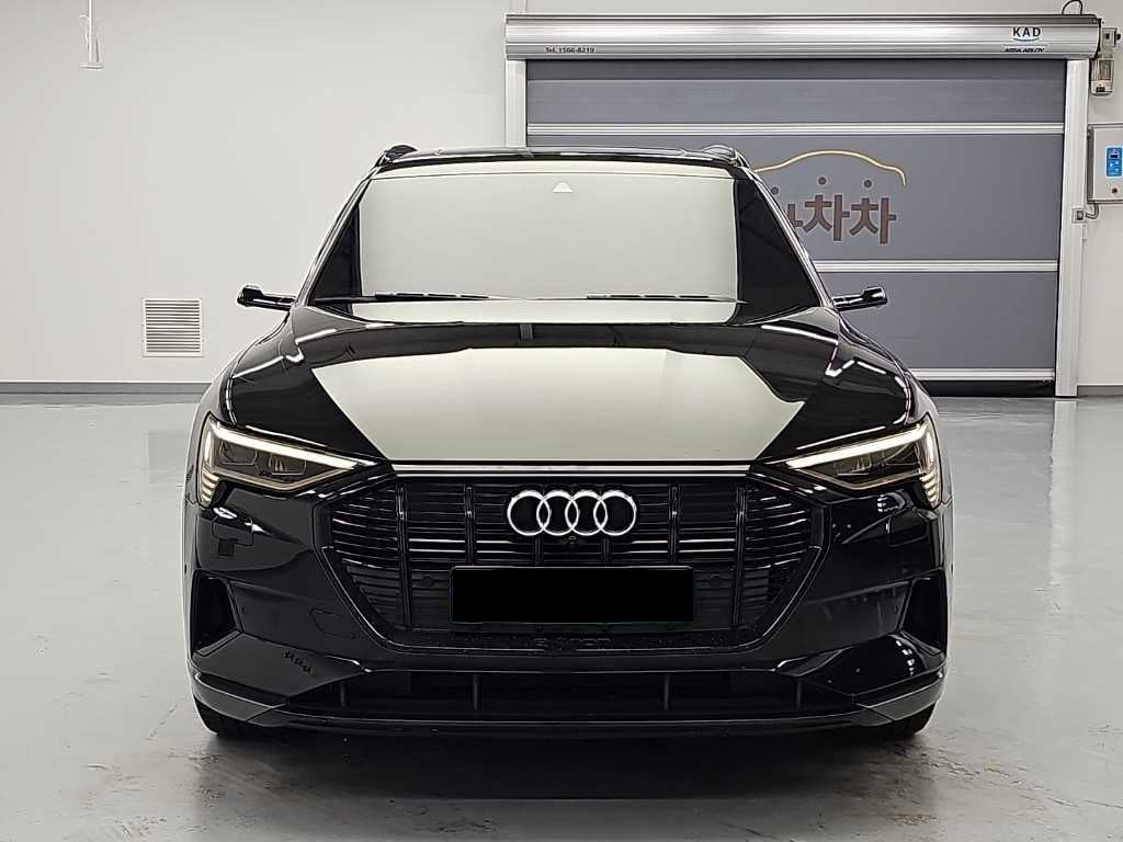 Audi e-tron — photo 02