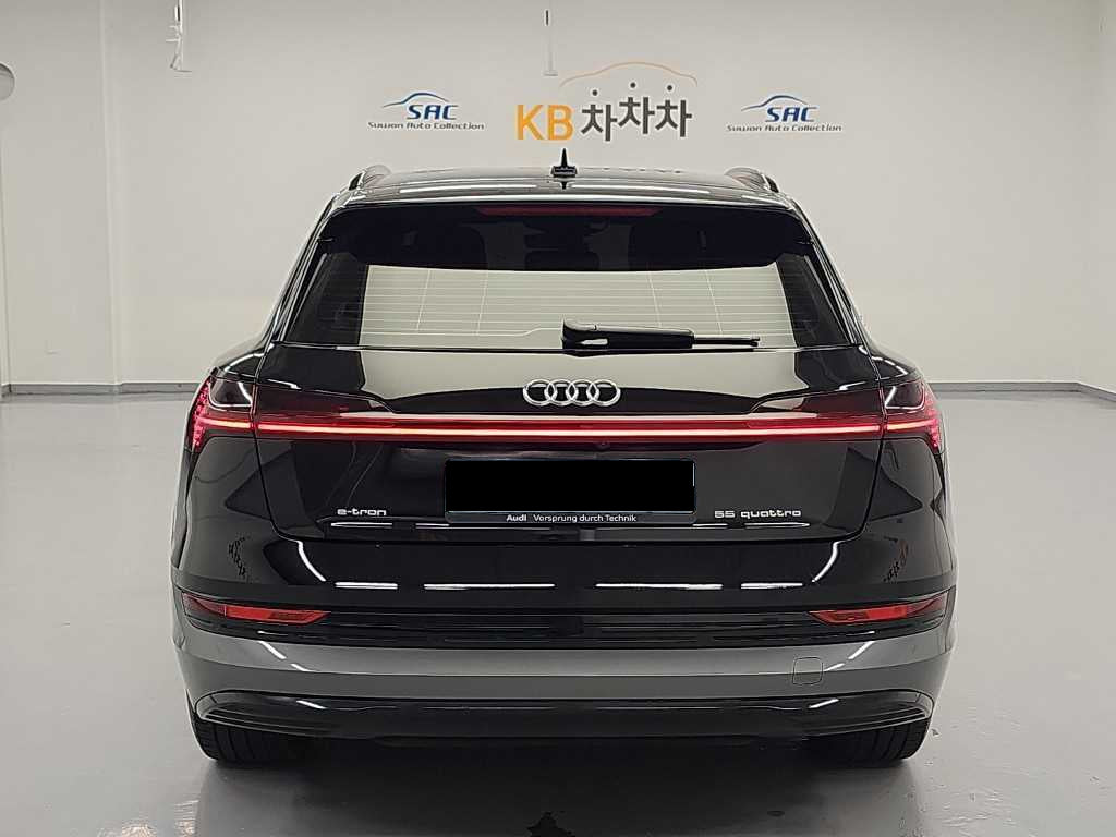 Audi e-tron — photo 03