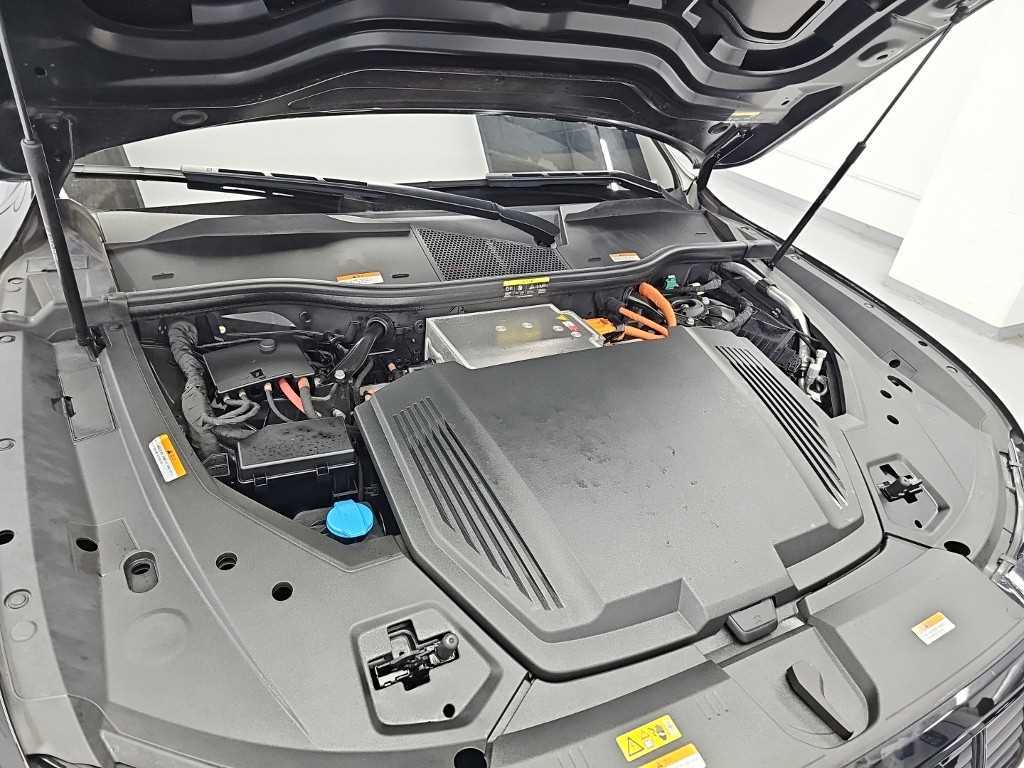 Audi e-tron — photo 05