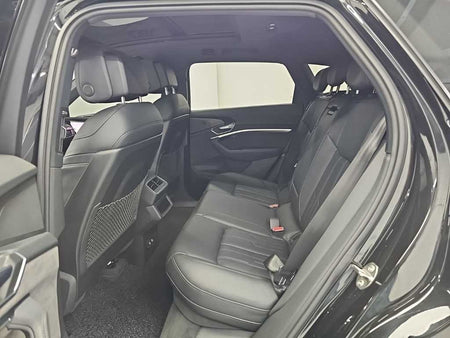 Audi e-tron — photo 12