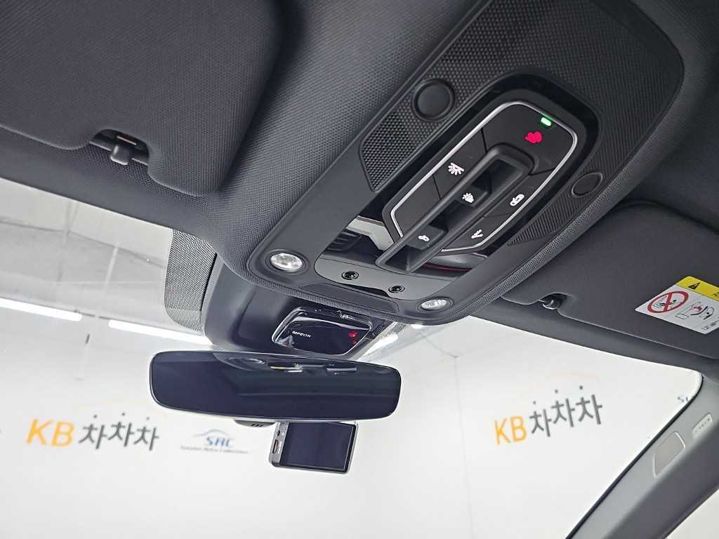 Audi e-tron — photo 17