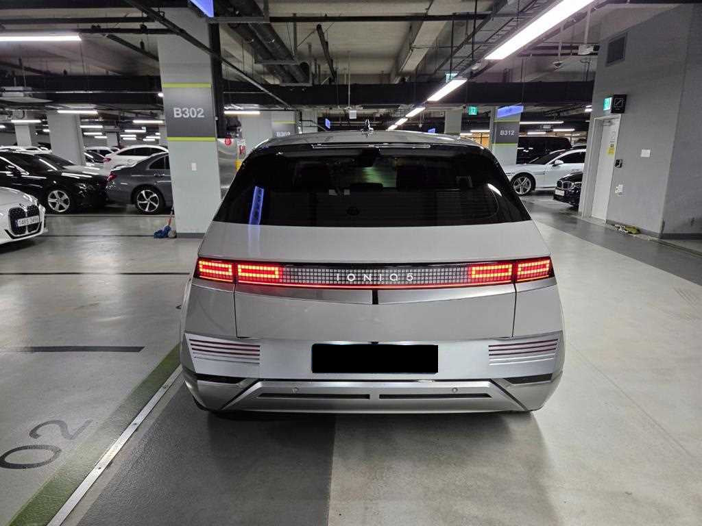 Hyundai Ioniq5 — photo 03