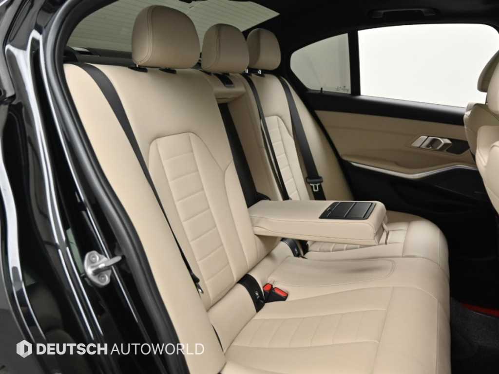 BMW 3-Series — photo 12