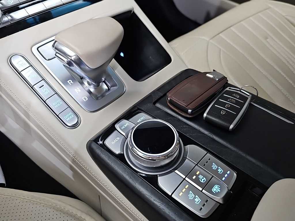 Genesis G90 — photo 08