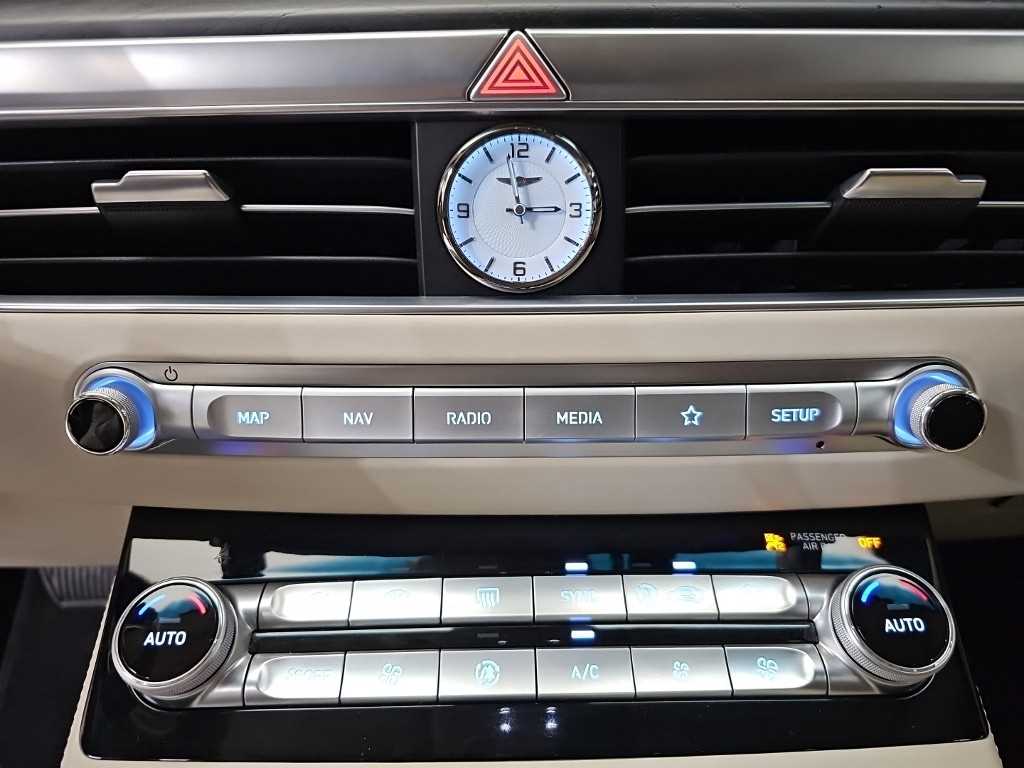 Genesis G90 — photo 10