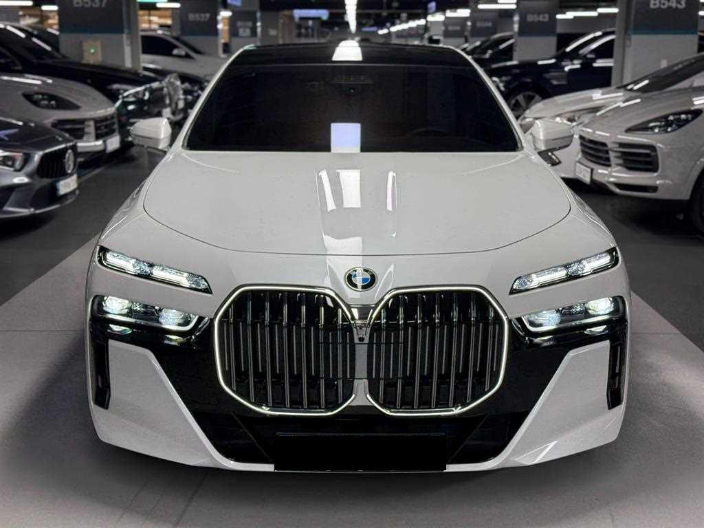 BMW 7-Series — photo 02