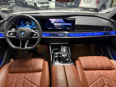 BMW 7-Series — photo 08