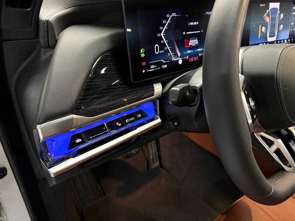 BMW 7-Series — photo 13