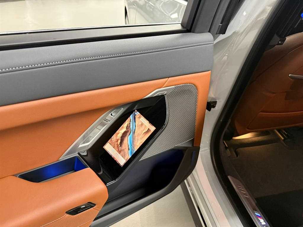 BMW 7-Series — photo 18