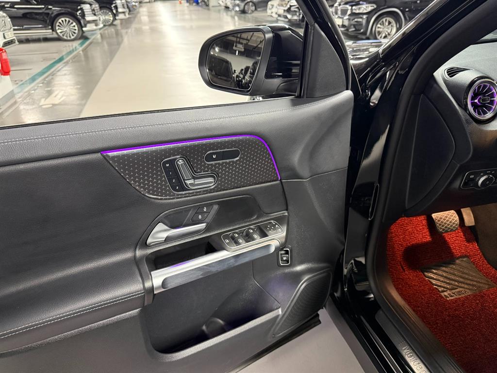 Mercedes-Benz GLB-Class — photo 12