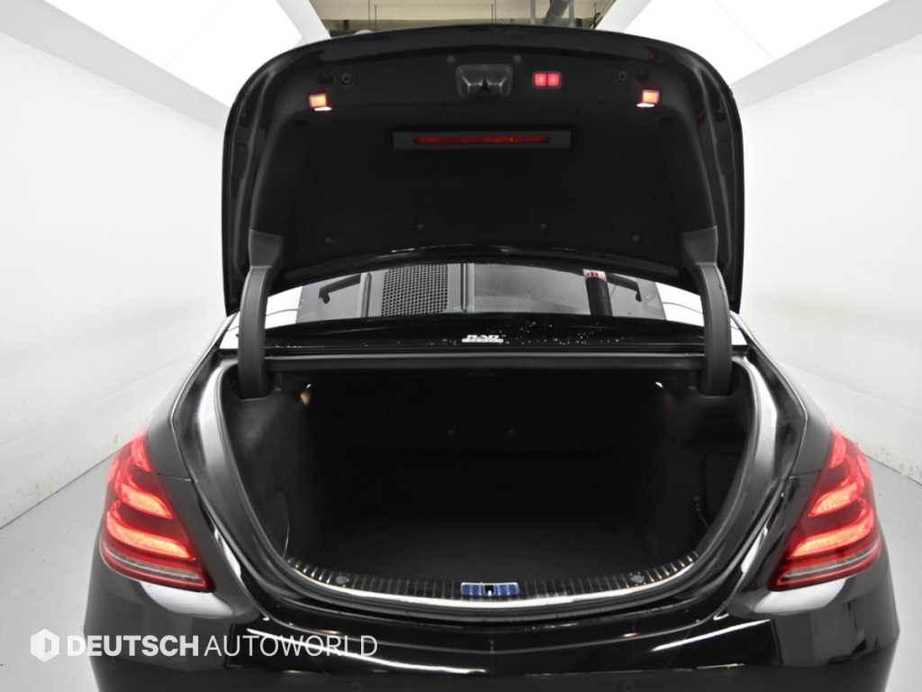 Mercedes-Benz S-Class — photo 19
