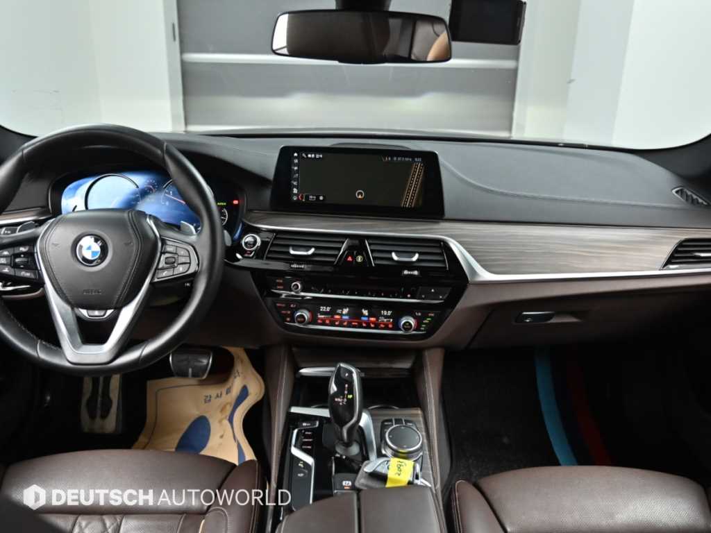 BMW 5-Series — photo 07