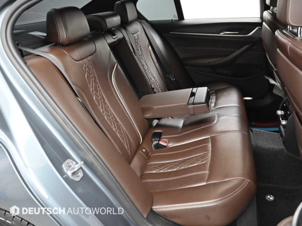 BMW 5-Series — photo 12