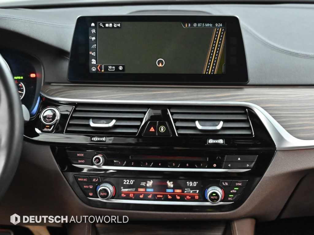 BMW 5-Series — photo 14