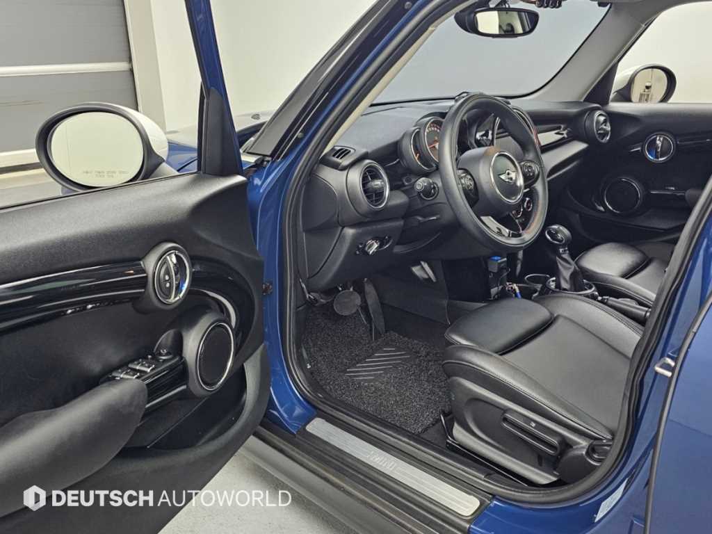 Mini Cooper — photo 11
