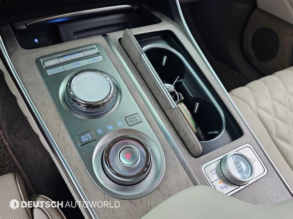 Genesis GV80 — photo 09