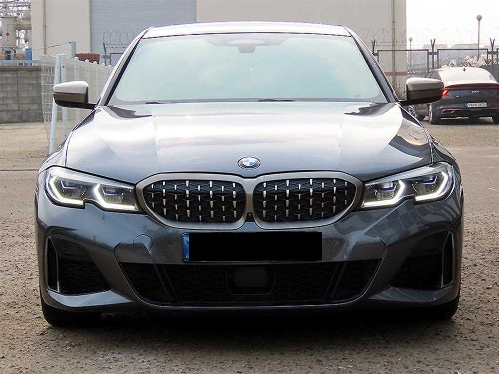 BMW 3-Series — photo 01