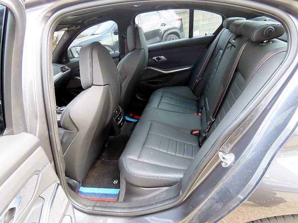 BMW 3-Series — photo 06
