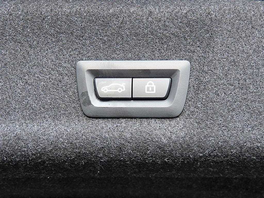BMW 3-Series — photo 17