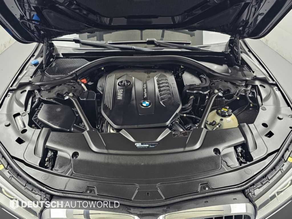 BMW 7-Series — photo 06