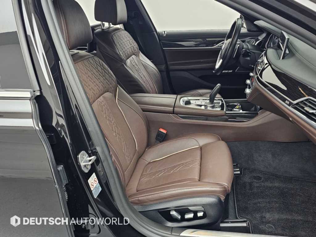 BMW 7-Series — photo 10