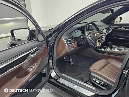 BMW 7-Series — photo 11