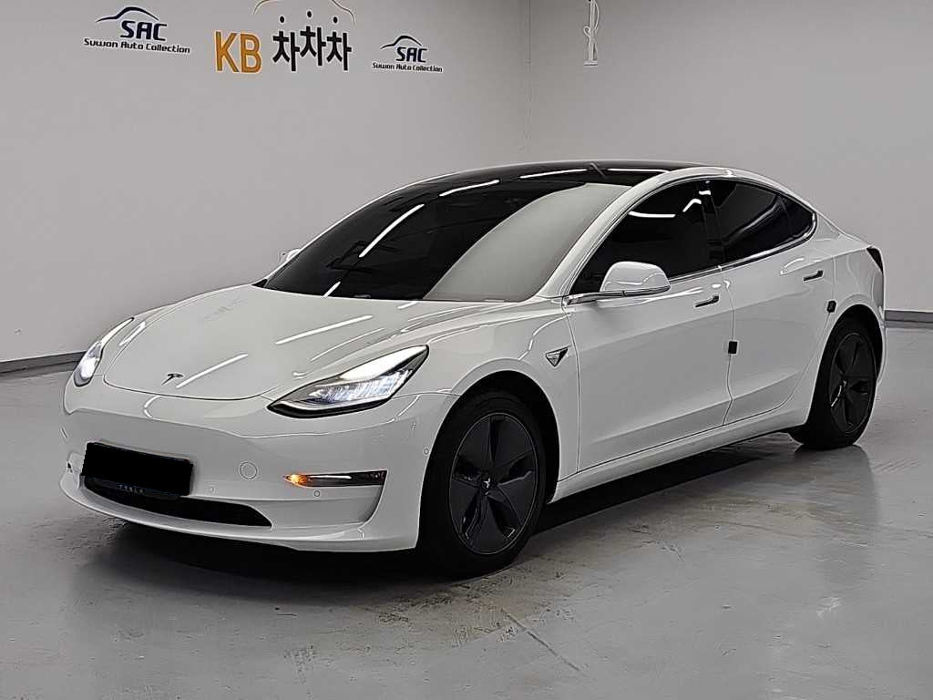 Tesla Model 3 — photo 01