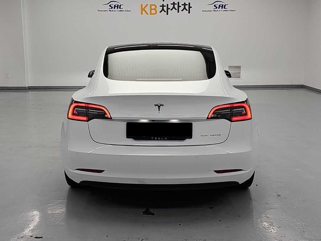 Tesla Model 3 — photo 03