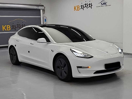 Tesla Model 3 — photo 04