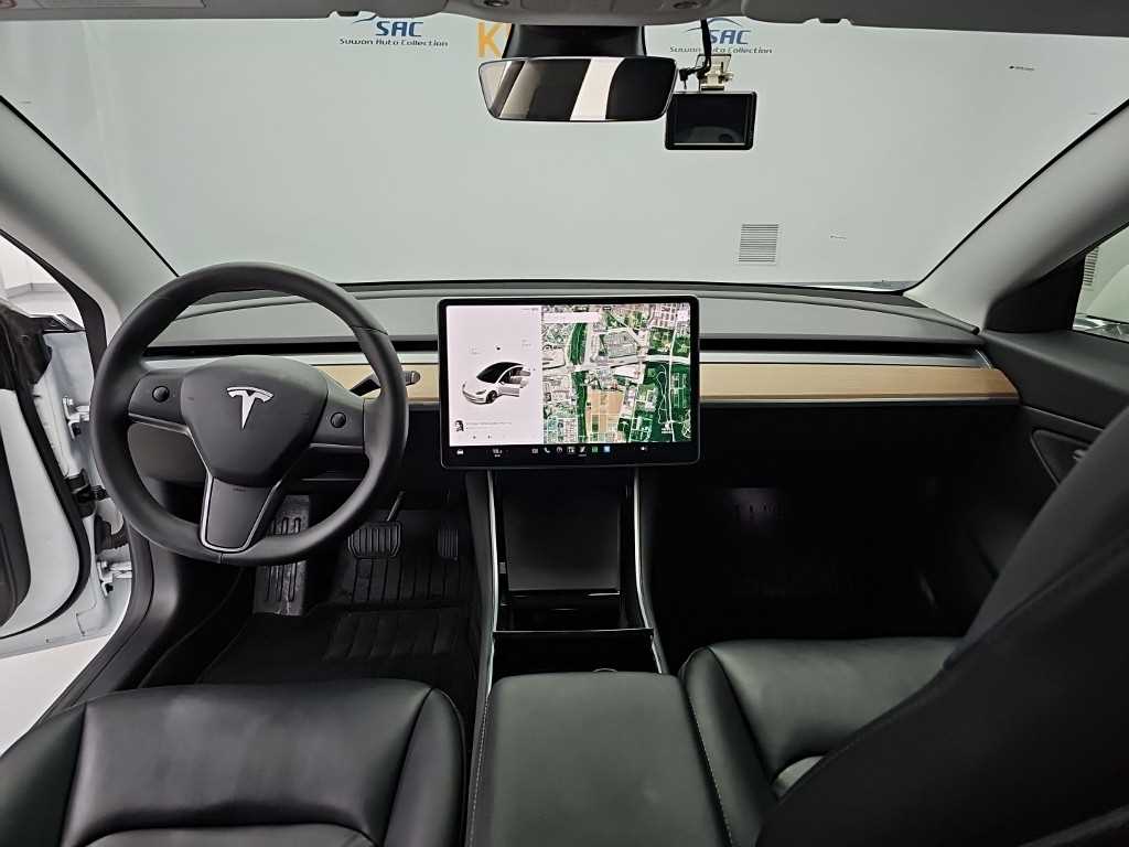 Tesla Model 3 — photo 07