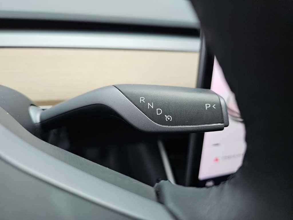 Tesla Model 3 — photo 08