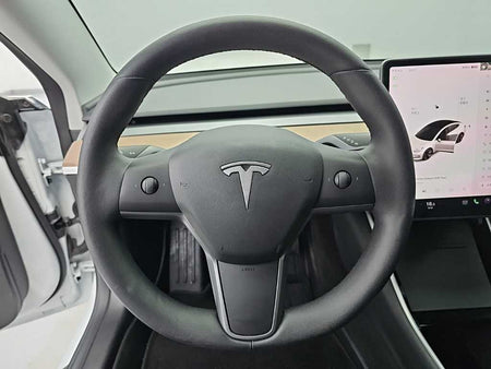 Tesla Model 3 — photo 09