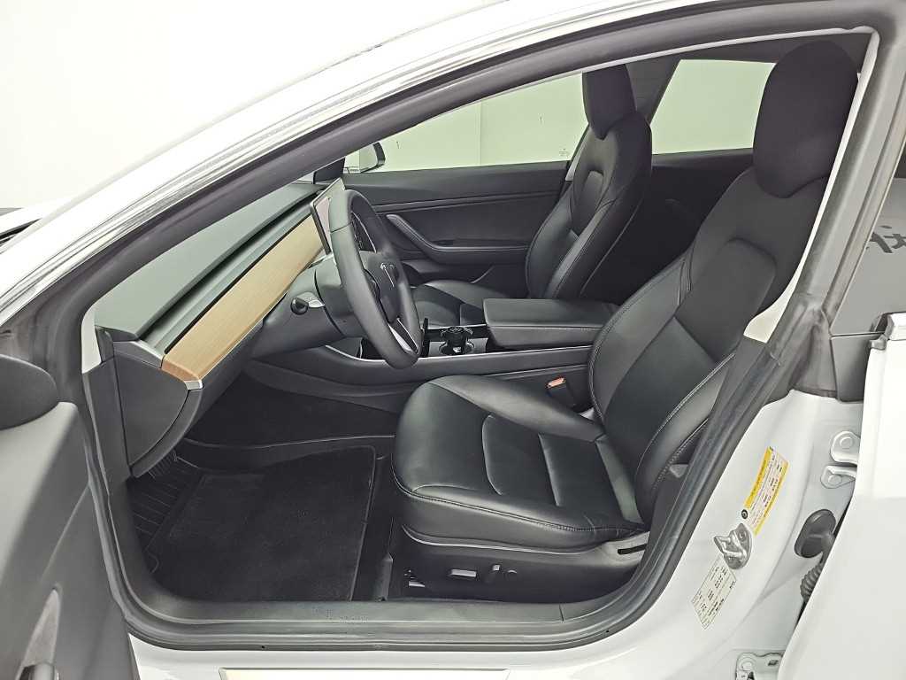 Tesla Model 3 — photo 11