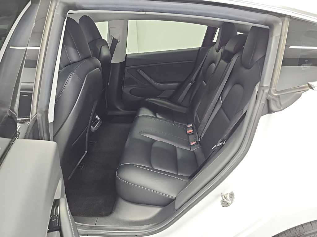 Tesla Model 3 — photo 12