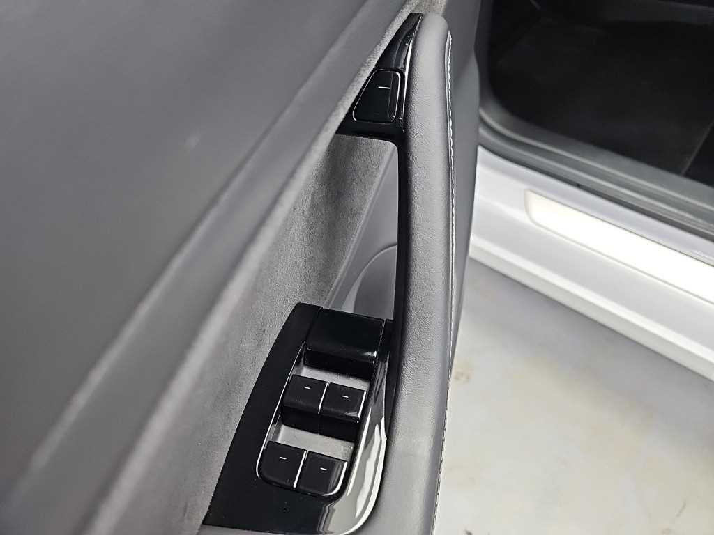 Tesla Model 3 — photo 19
