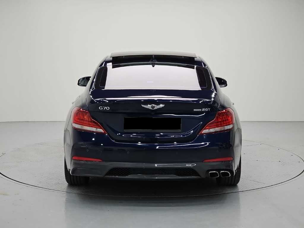Genesis G70 — photo 03