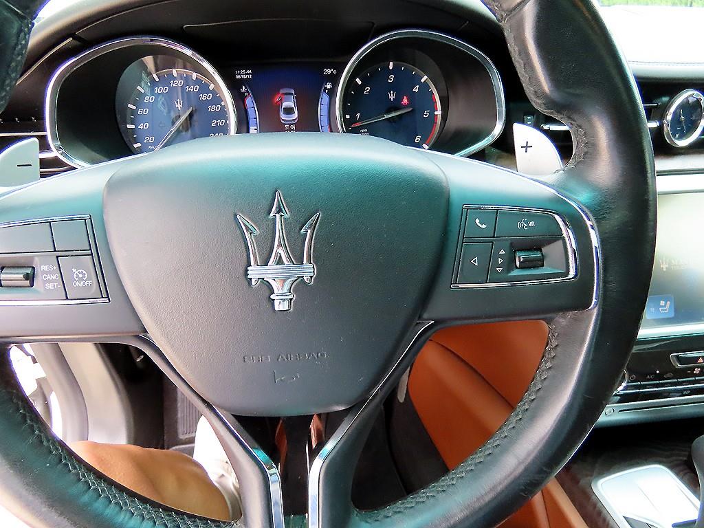 Maserati Quattroporte — photo 08