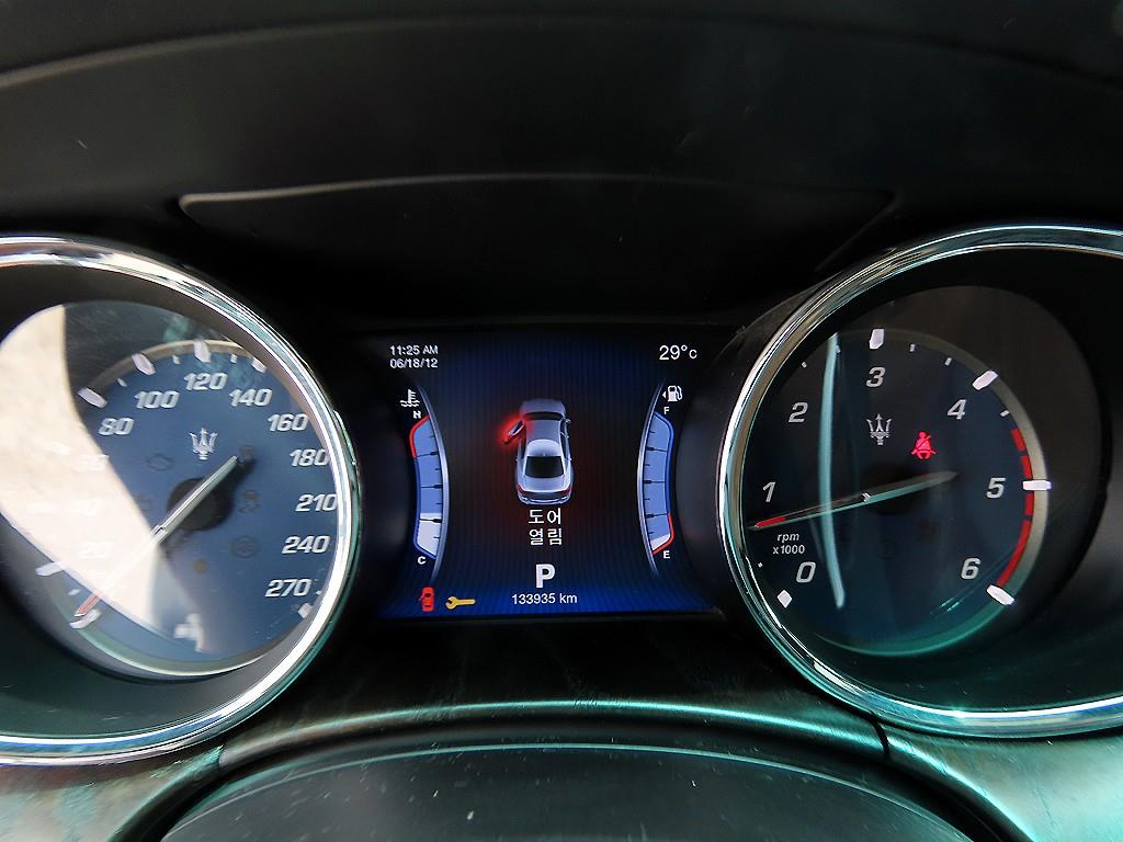 Maserati Quattroporte — photo 09