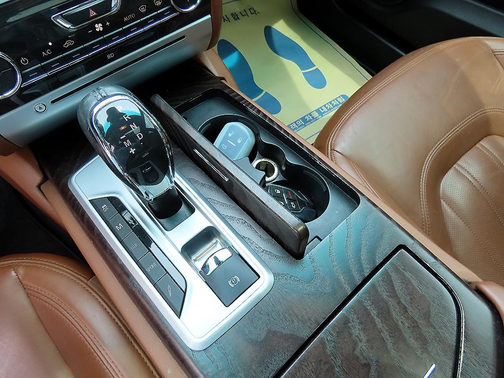 Maserati Quattroporte — photo 10